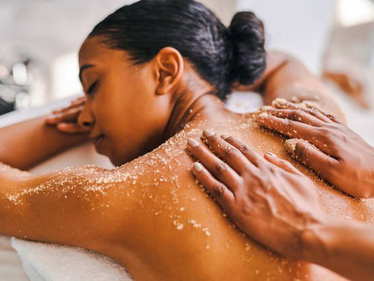 Ciesz się luksusowymi peelingami do ciała, aby uzyskać doskonałe wrażenia spa w domu